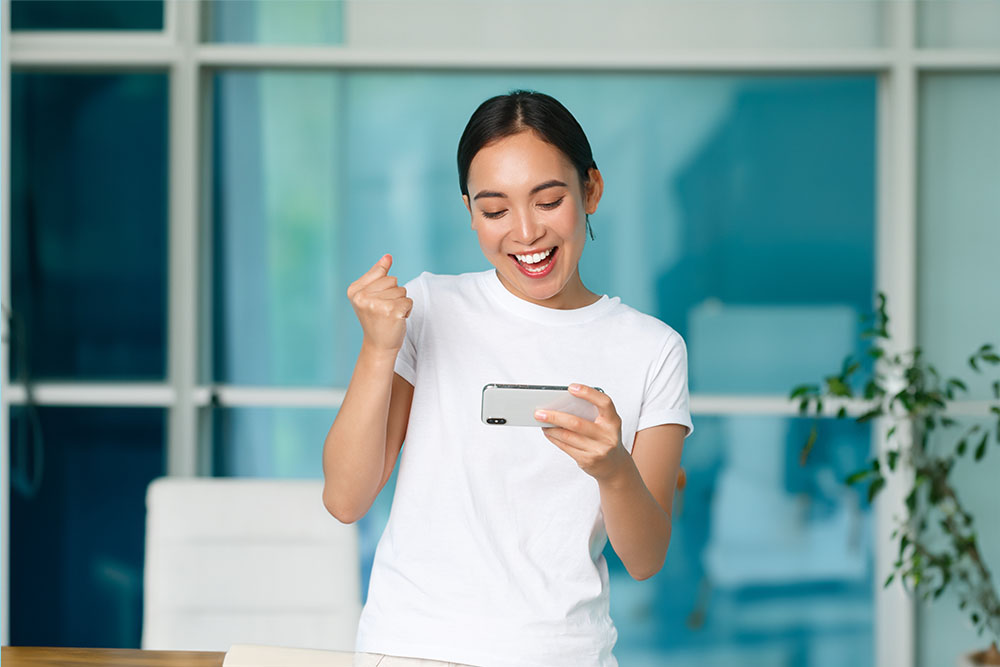 Happy woman training with Askwisy app